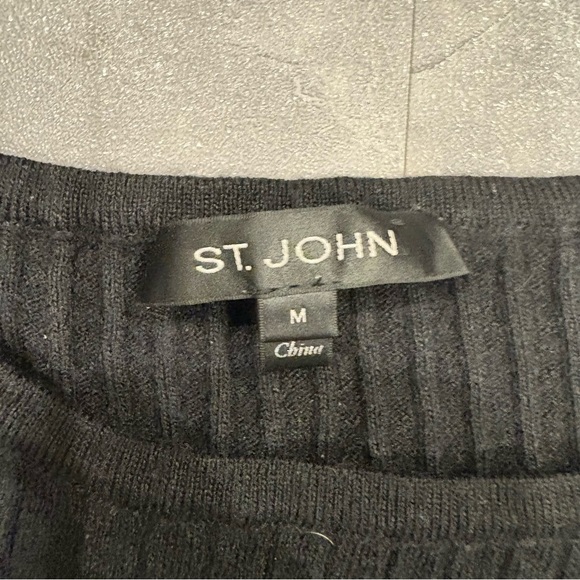 ST JOHN Wool Short Sleeve Ribbed Knit Sweater Size Medium - Picture 4 of 6